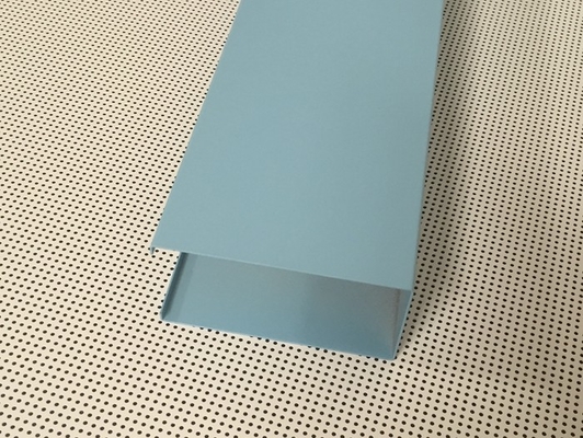 青い粉の上塗を施してあるアルミニウム U 字型線形金属の天井の幅 50mm の高さ 100mm