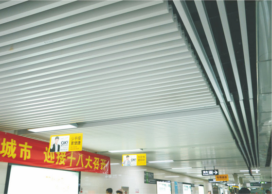 装飾、耐火性アルミニウム ストリップの天井のための中断された角管の線形金属の天井