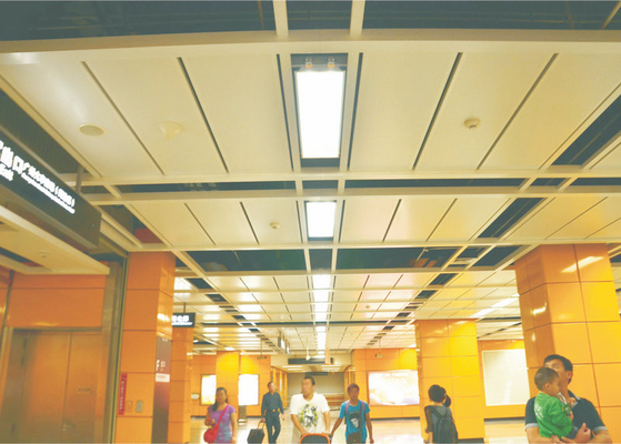 空港膨張性の商業天井は Akzo ノーベルの粉のコーティングと形づく K をタイルを張ります