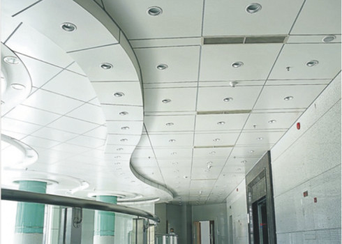 天井板の金属の正方形の天井、0.7mm の厚さの 4 クリップによって装飾的な 2