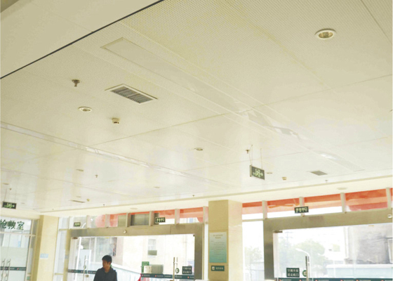 Perforative ティー棒は装飾的な低下の天井のタイルの格子、懸濁液 2 x 2 の天井のタイルで置きます