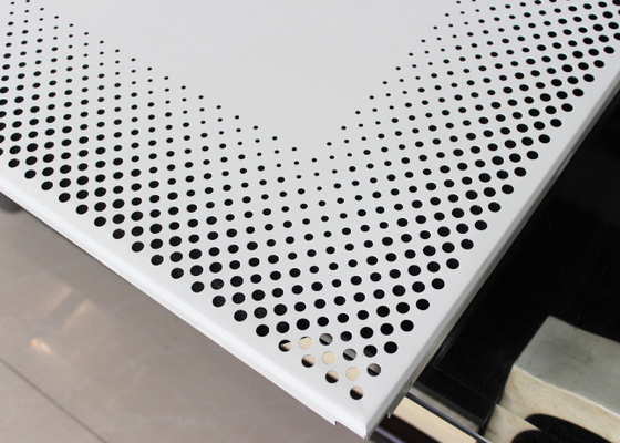 天井板のアルミニウム クリップは 0.7mm の円形の穴のパーホレーション ISO9001 をタイルを張ります