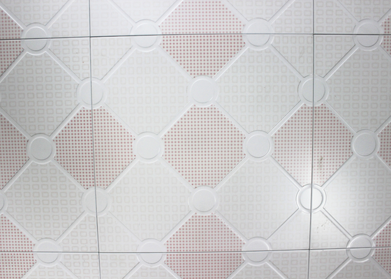 幾何学的なパターン功妙な天井のタイル、天井の耐久の防水クリップ