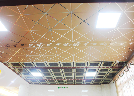 アルミニウムによって組み立てられるミラーの低下の天井のタイル、3 つの D の質の屋内天井