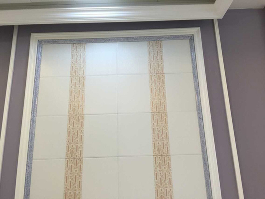 古典的な浴室の天井板は AA のアルミ合金 325mm x 325mm を等級別にします
