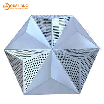 3D三角形の天井の音響の特別な設計によって中断される金属のパネルの装飾的な押された急なクリップ
