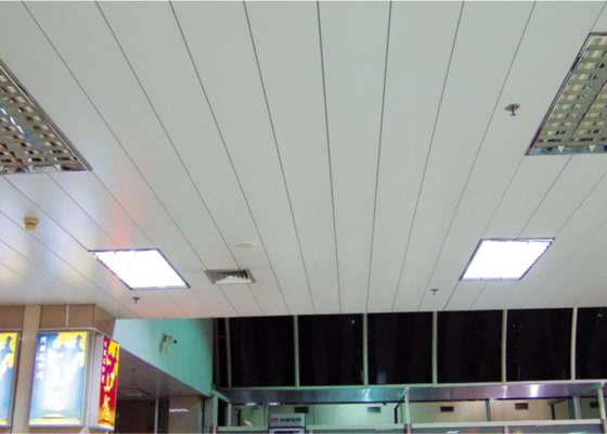 穴の開けられていなくまっすぐな端の装飾的な低下の天井のアルミニウム ストリップ、幅 100mm 150mm