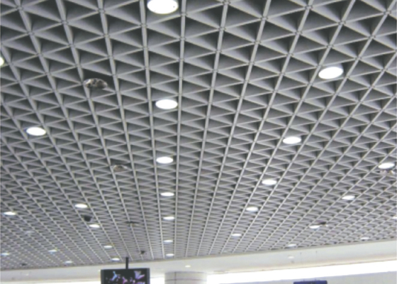 内部の装飾の三角形のアルミニウム金属の格子天井は GB/T28001-2011 を中断しました