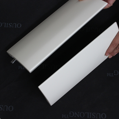白によってカスタマイズされる装飾的なアルミニウム パネル シートの曲げられた形1.5mm 2.0mmの厚さ